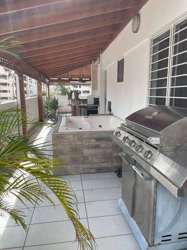Apto amueblado 2do piso c/ terraza y jacuzzi privado en Naco - Imagen 8