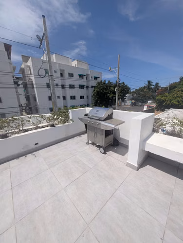Airbnb-Ready | 3 Hab. + 3.5 Baños | Patio Privado | 1er Piso | 2 Parqueos | 1 Esquina de la Avenida España.