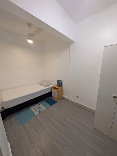 Airbnb-Ready | 3 Hab. + 3.5 Baños | Patio Privado | 1er Piso | 2 Parqueos | 1 Esquina de la Avenida España.