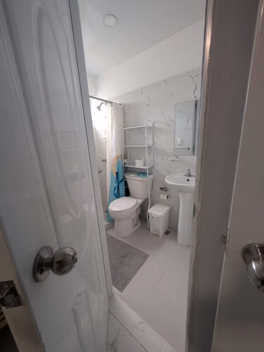 Apartamento 2 Hab. en El Cacique | 2 Baños | US$108,000