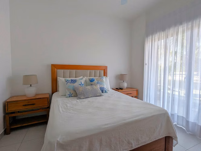 Apartamento en venta de 1 habitación amueblado en moderna, en Juan Dolio