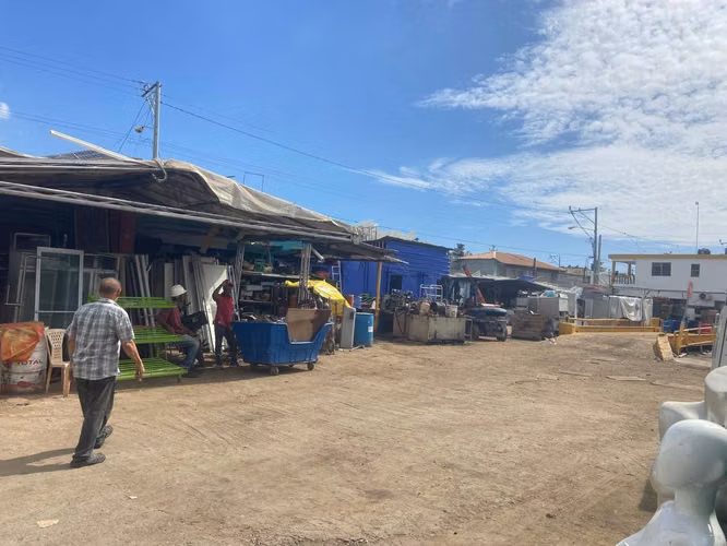 Solar comercial de esquina con naves en venta – Santo Domingo Este - Imagen 4