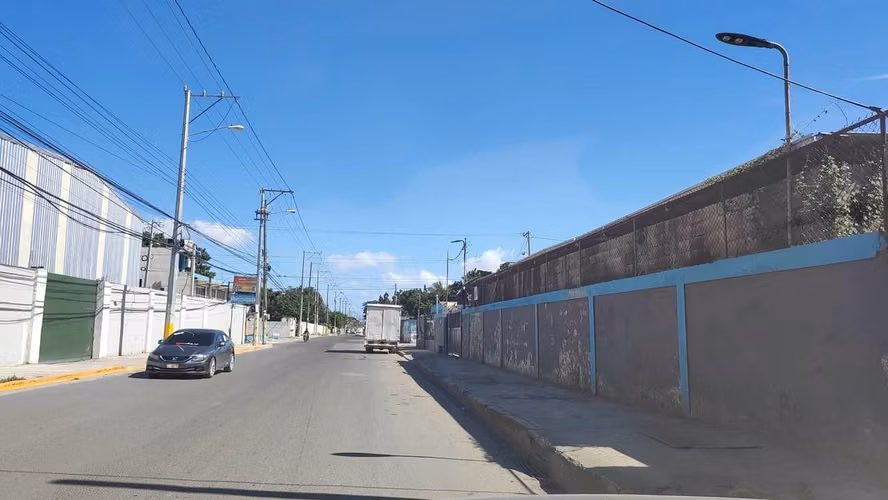 Solar comercial de esquina con naves en venta – Santo Domingo Este - Imagen 3