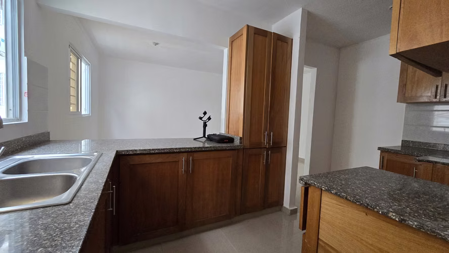 Apartamento en la Republica de colombia, 2do nivel con 3 parqueos, Altos de colombia. - Imagen 8