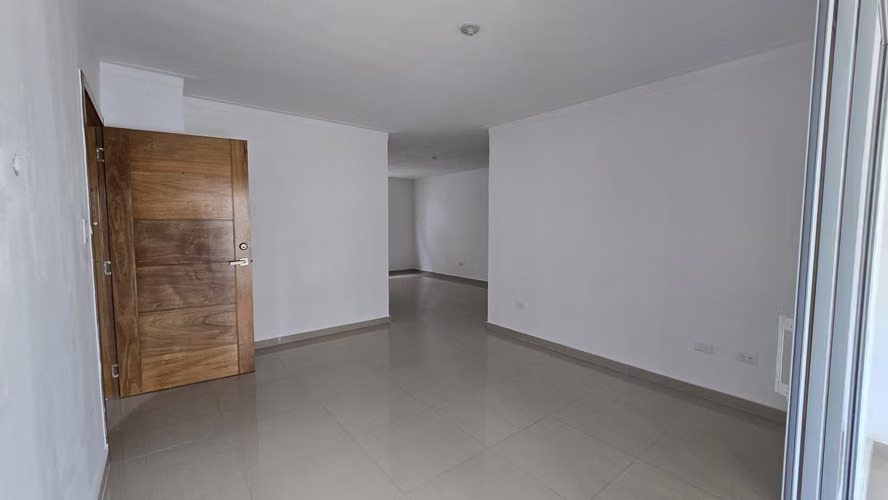 Apartamento en Altos de Colombia, 2do nivel con 3 parqueos titulados, en la Republica de colombia - Imagen 6