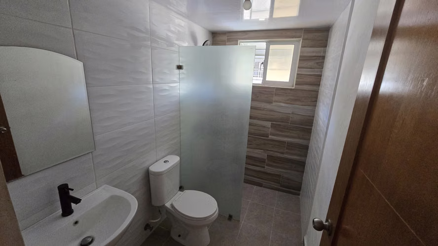 Apartamento en Altos de Colombia, 2do nivel con 3 parqueos titulados, en la Republica de colombia - Imagen 11