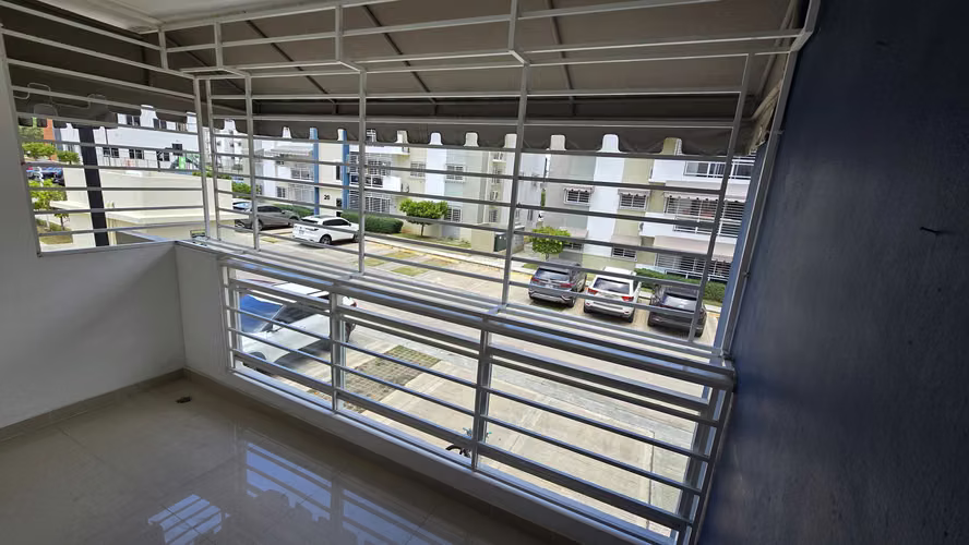Apartamento en Altos de Colombia, 2do nivel con 3 parqueos titulados, en la Republica de colombia - Imagen 7