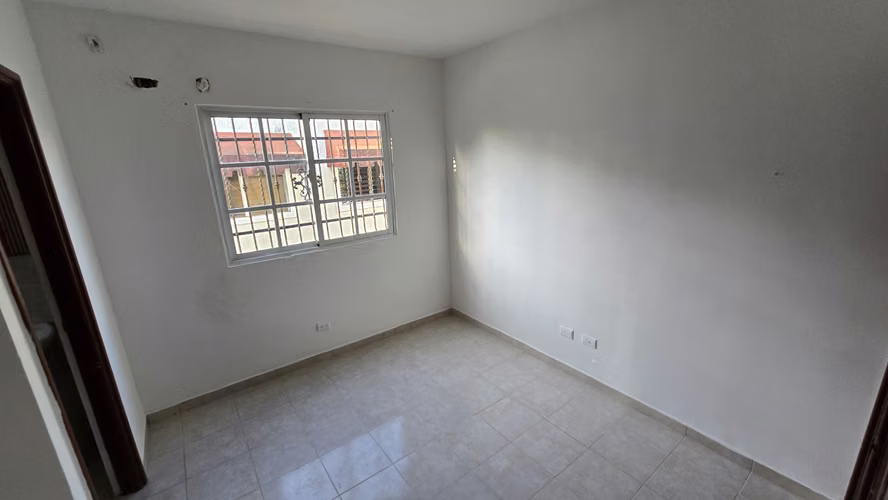 Apartamento en Residencial Carmen Renata, 3er nivel con 3 habitaciones y 2 baños.  - Imagen 4