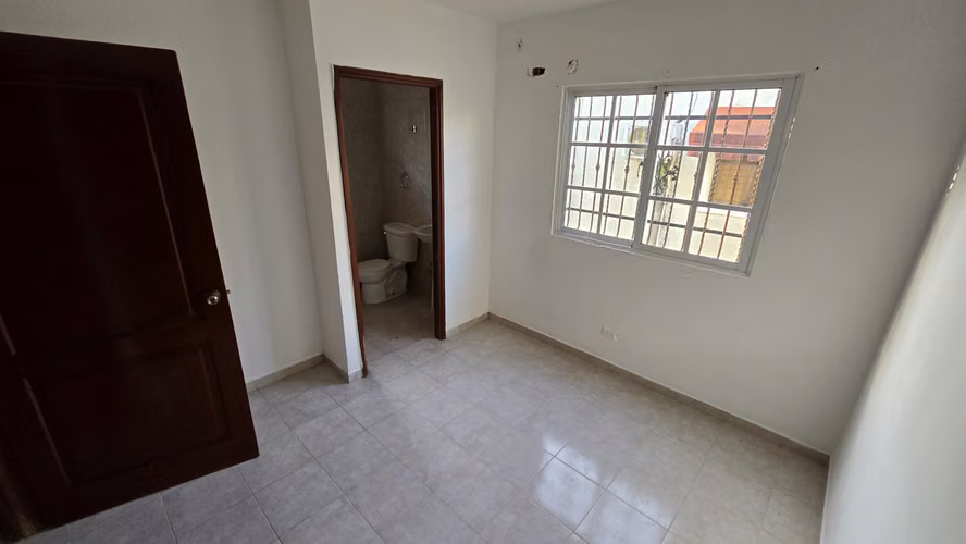 Apartamento en Residencial Carmen Renata, 3er nivel con 3 habitaciones y 2 baños.  - Imagen 3