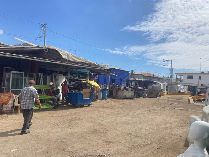 Solar comercial de esquina con naves en venta – Santo Domingo Este - Imagen 4