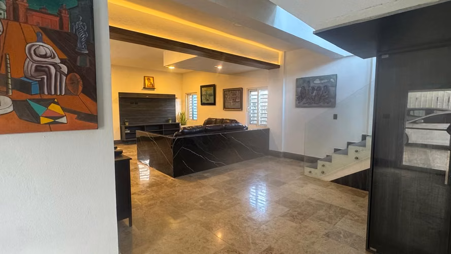 Dueño alquila villa ejecutiva de 600mt de construcción a 2500USD 