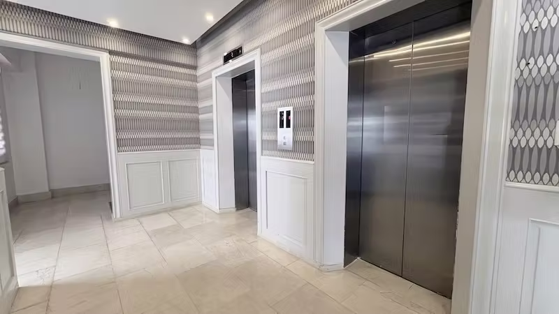 ALQUILER LOCAL OFICINA EN TORRE EMPRESARIAL . EVARISTO MORALES. 42 M2- US$1,100 - Imagen 4