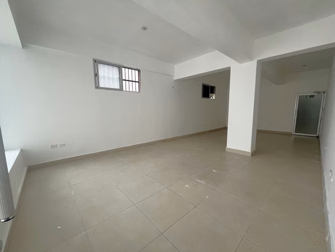 Local Comercial Alquiler NACO de 44m2 – Primer Nivel - Imagen 3
