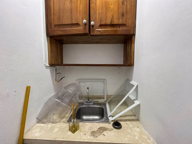 Local en alquiler en Naco con oficina en cristales - Imagen 10