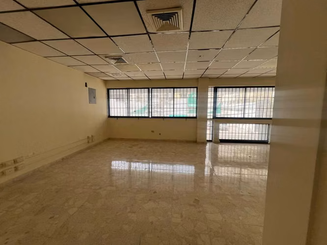 Local en Alquiler en Evaristo Morales, segundo nivel con 3 parqueos - Imagen 6