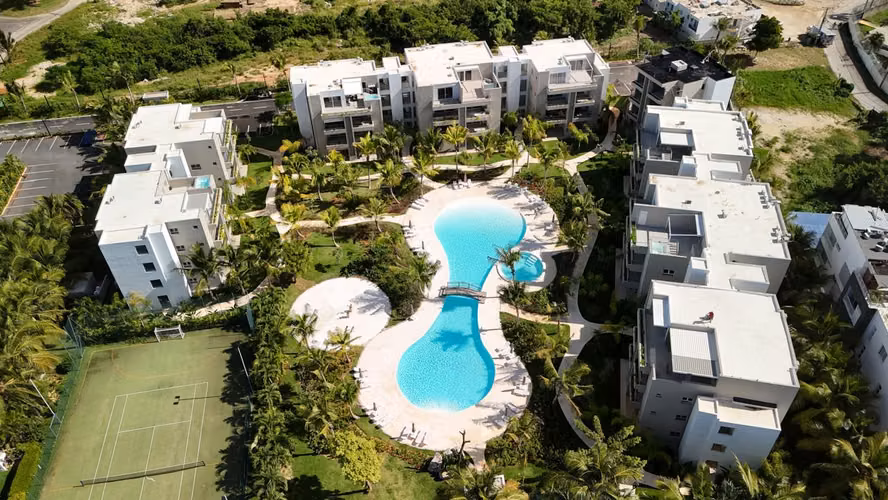 Vive el Lujo Frente a la Piscina y a Pasos del Mar- Dominicus