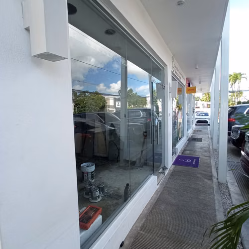 Local Comercial en Alquiler en el Julieta 2do nivel