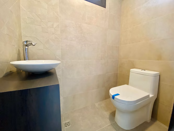 Amplio Apartamento de Lujo con 3 Habitaciones, Piscina, Gym y Línea Blanca Disponible para Alquiler en Cerro Hermoso!