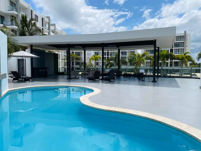 Amplio Apartamento de Lujo con 3 Habitaciones, Piscina, Gym y Línea Blanca Disponible para Alquiler en Cerro Hermoso!