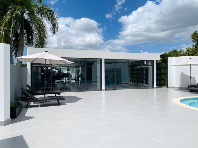 Amplio Apartamento de Lujo con 3 Habitaciones, Piscina, Gym y Línea Blanca Disponible para Alquiler en Cerro Hermoso!