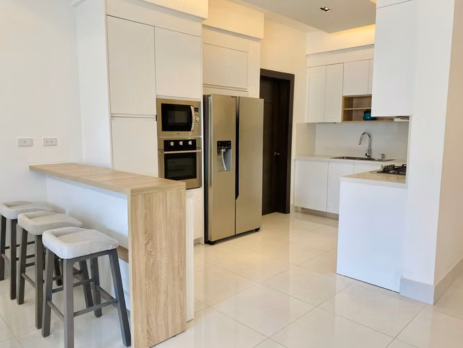 Amplio Apartamento de Lujo con 3 Habitaciones, Piscina, Gym y Línea Blanca Disponible para Alquiler en Cerro Hermoso!