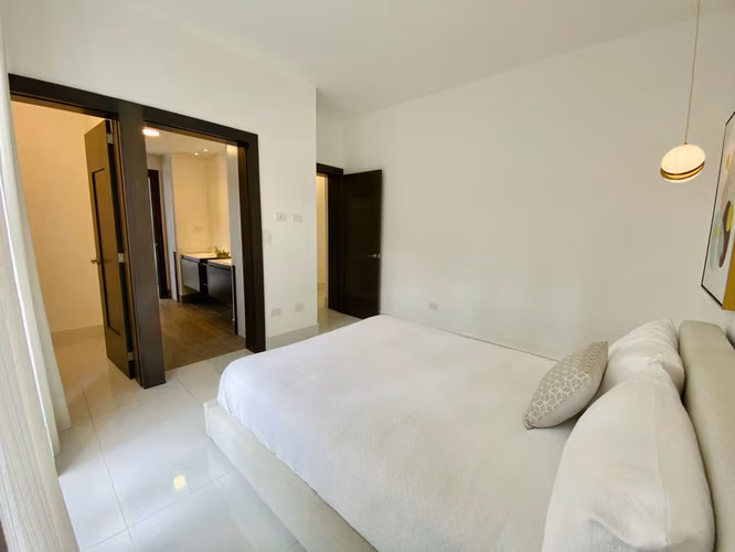 Amplio Apartamento de Lujo con 3 Habitaciones, Piscina, Gym y Línea Blanca Disponible para Alquiler en Cerro Hermoso!