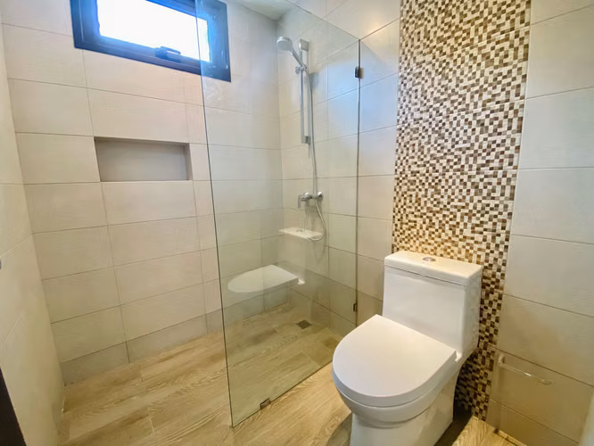 Amplio Apartamento de Lujo con 3 Habitaciones, Piscina, Gym y Línea Blanca Disponible para Alquiler en Cerro Hermoso!