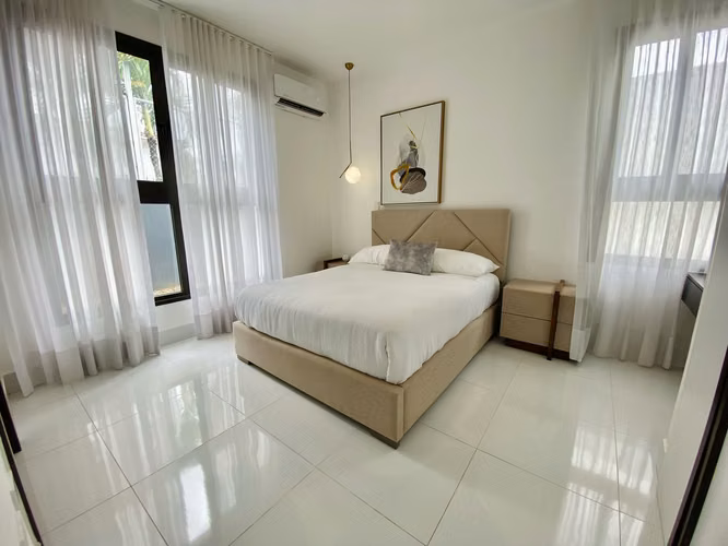 Amplio Apartamento de Lujo con 3 Habitaciones, Piscina, Gym y Línea Blanca Disponible para Alquiler en Cerro Hermoso!
