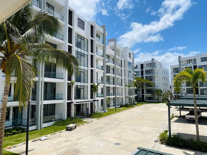 Amplio Apartamento de Lujo con 3 Habitaciones, Piscina y Gimnasio de Venta en Cerro Hermoso!