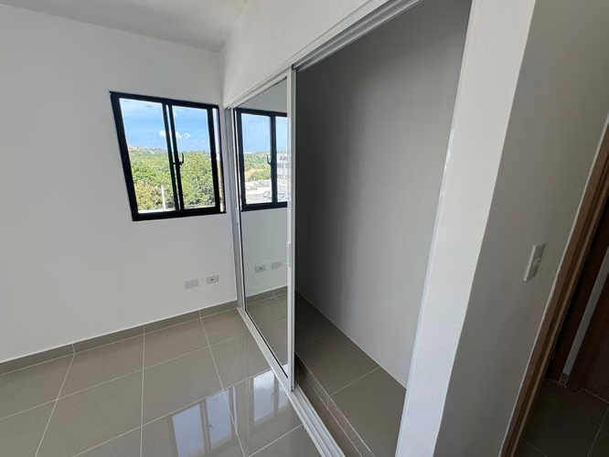APTO. EN VENTA 3ER NIVEL EN SANTIAGO - Imagen 9