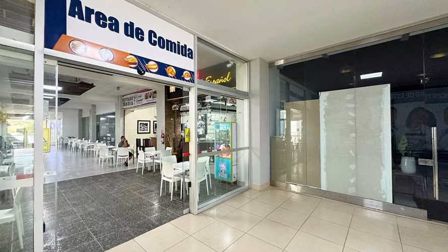 Local en Alquiler en La Plaza Bella Terra Mall,  incluye mantenimiento en el Area de Food Court - Imagen 4