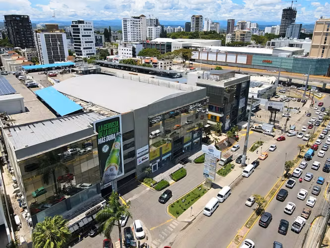Local en Alquiler en La Plaza Bella Terra Mall,  incluye mantenimiento en el Area de Food Court - Imagen 3