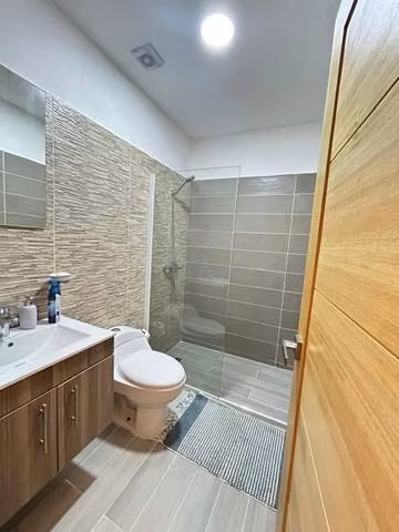 Apartamento en renta de 2 habitaciones con Piscina y Lobby amueblado - Imagen 5