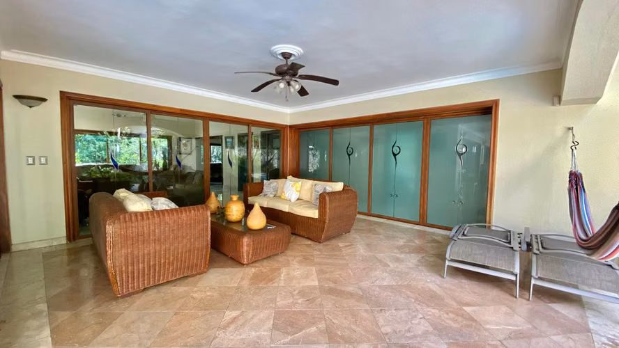 Vendo Imponente Mansión en Cuesta Hermosa II, 5 HABS., 1,000 Mts.2, Patio, Piscina, REBAJADA - Imagen 3