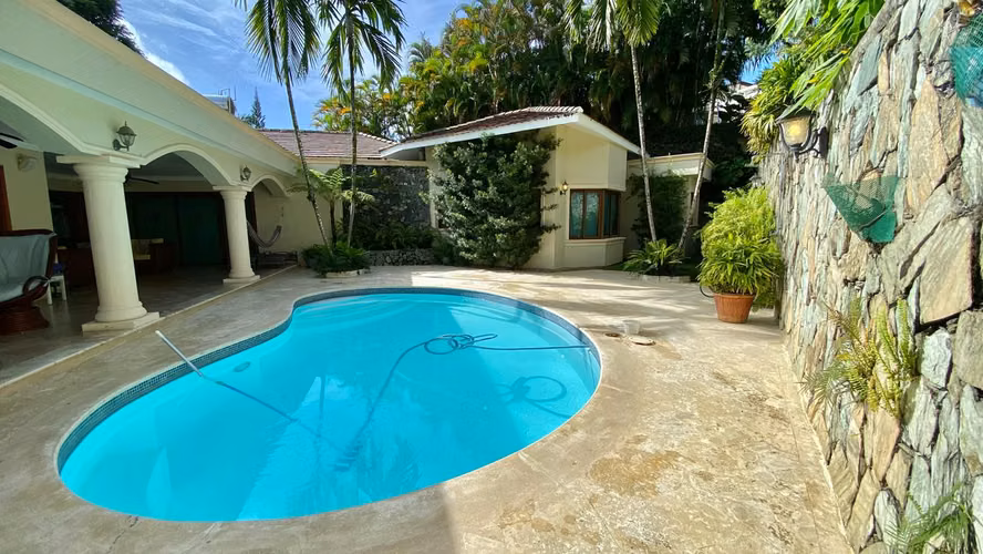 Vendo Imponente Mansión en Cuesta Hermosa II, 5 HABS., 1,000 Mts.2, Patio, Piscina, REBAJADA - Imagen 8