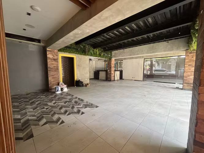 Local Comercial Alquiler Piantini de 173.02 m2 con Terraza – Primer Nivel