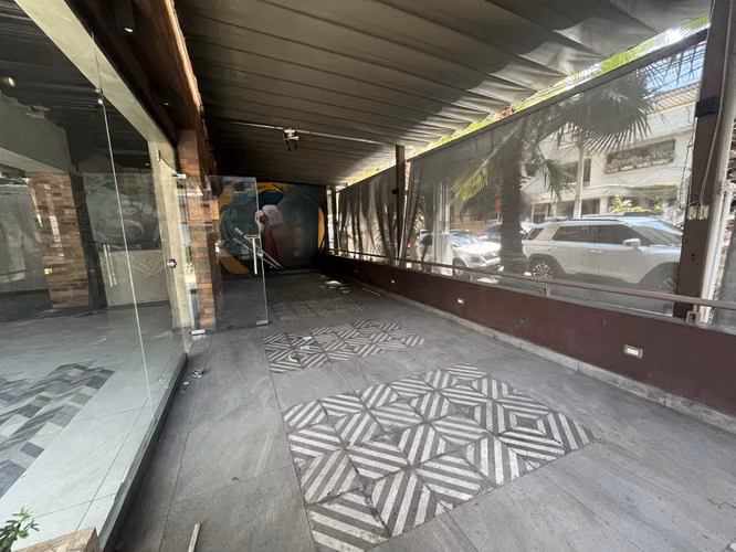 Local Comercial Alquiler Piantini de 173.02 m2 con Terraza – Primer Nivel