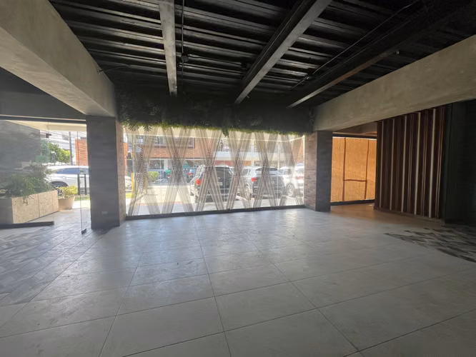 Local Comercial Alquiler Piantini de 173.02 m2 con Terraza – Primer Nivel