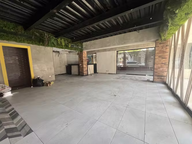 Local Comercial Alquiler Piantini de 173.02 m2 con Terraza – Primer Nivel