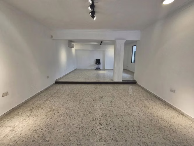 Alquiler local comercial en La Castellana, en plena avenida principal - Imagen 2