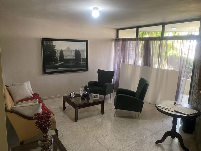 Casa de 2 Niveles en Los Restauradores | Elegancia y Confort Familiar - Imagen 2