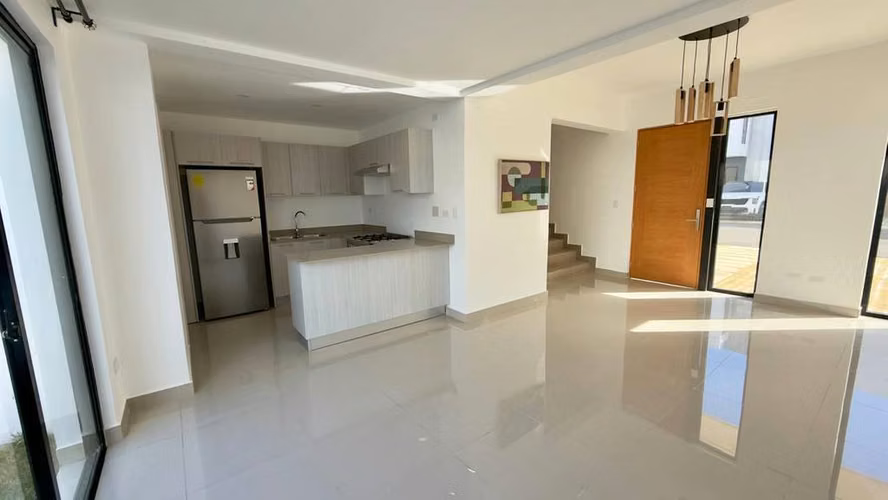 Moderno Loft en Punta Cana con Dos Niveles y Patio Privado – Línea Blanca Incluida