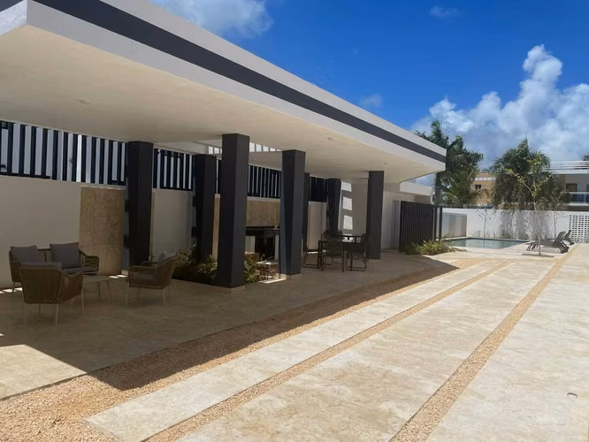 Moderno Loft en Punta Cana con Dos Niveles y Patio Privado – Línea Blanca Incluida
