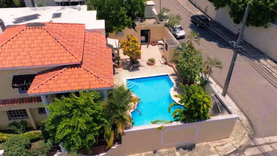 Residencia con Piscina en Costa Verde | US$720,000 negociables