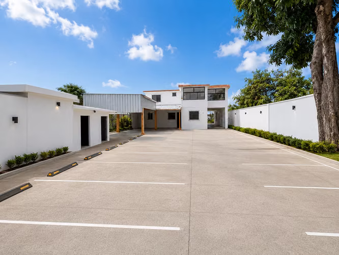 Vendo casa en Bella Vista Norte - para uso comercial