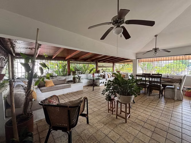 Casa de dos niveles independientes en venta en Los Cacicazgos- HG