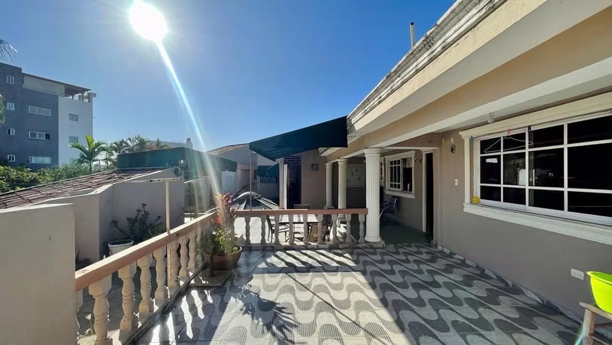 Casa en venta en Los Restauradores | Ideal para solar o uso comercial – 1,169 m²