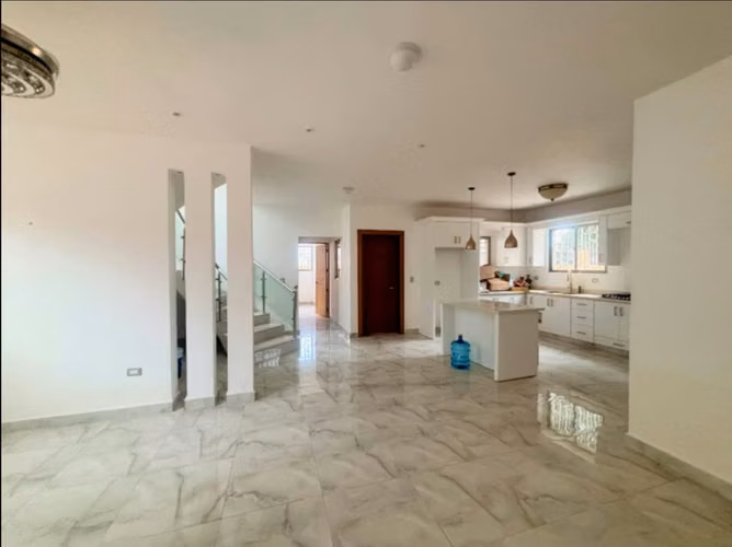 Casa de 2 Niveles en Alquiler en La Romana | Residencial Don Juan 2