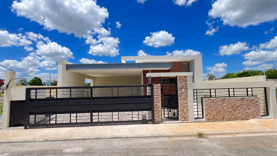 Hermosa Casa Nueva en Venta En La Romana, Residencial Cerrado