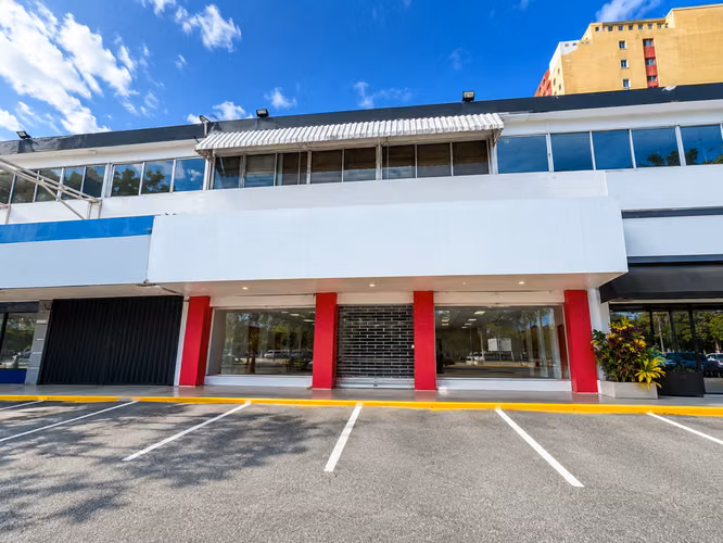 LOCAL COMERCIAL | PRIMER PISO | NACO 